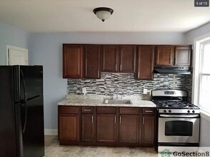 6100 Chinquapin Pkwy in Baltimore, MD - Building Photo - Building Photo