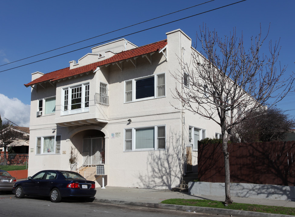 718 Daisy Ave in Long Beach, CA - Building Photo