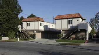 376 W Bay St in Costa Mesa, CA - Building Photo