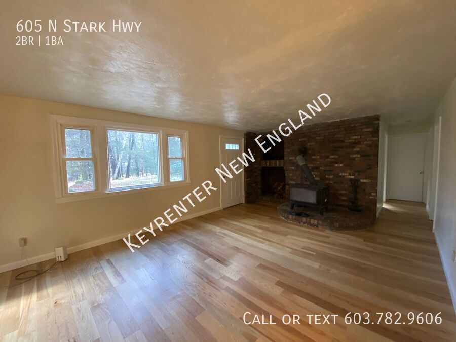 605 N Stark Hwy in Weare, NH - Building Photo