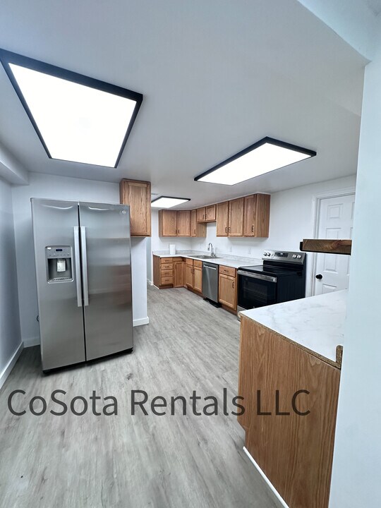 1023 N Riverfront Dr in Mankato, MN - Building Photo