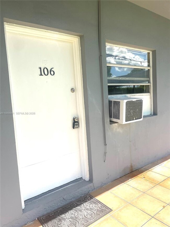 9375 SW 40th Terrace in Miami, FL - Building Photo - Building Photo