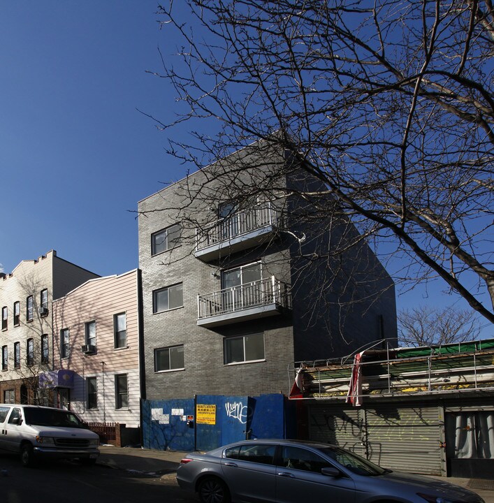 245 Suydam St in Brooklyn, NY - Foto de edificio