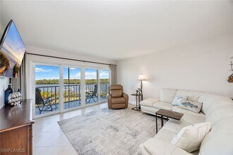 309 Goodlette-Frank Rd in Naples, FL - Building Photo - Building Photo