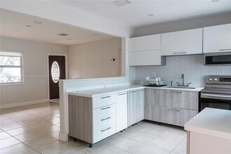 2842 Jackson St in Hollywood, FL - Building Photo - Building Photo