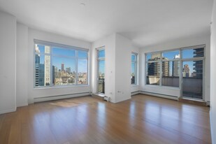 205 E 59th St in New York, NY - Building Photo