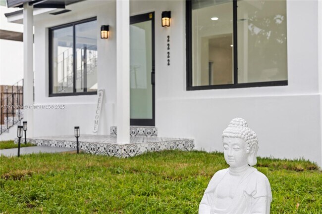 2222 SW 5th St-Unit -A in Miami, FL - Foto de edificio - Building Photo