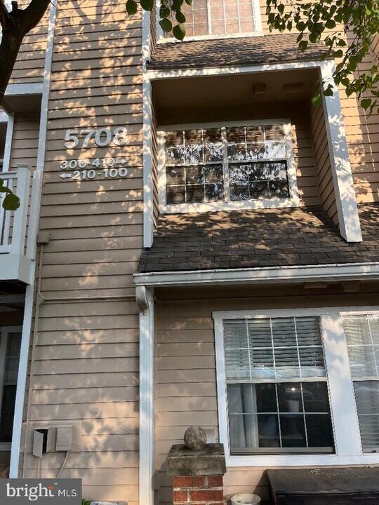 5708 Chapman Mill Dr-Unit -100 in North Bethesda, MD - Building Photo