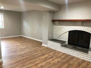 13711 Pennsboro Dr, Unit Walkout Basement in Chantilly, VA - Foto de edificio - Building Photo