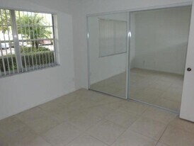 8720 Shadow Wood Blvd, Unit 502 in Coral Springs, FL - Building Photo