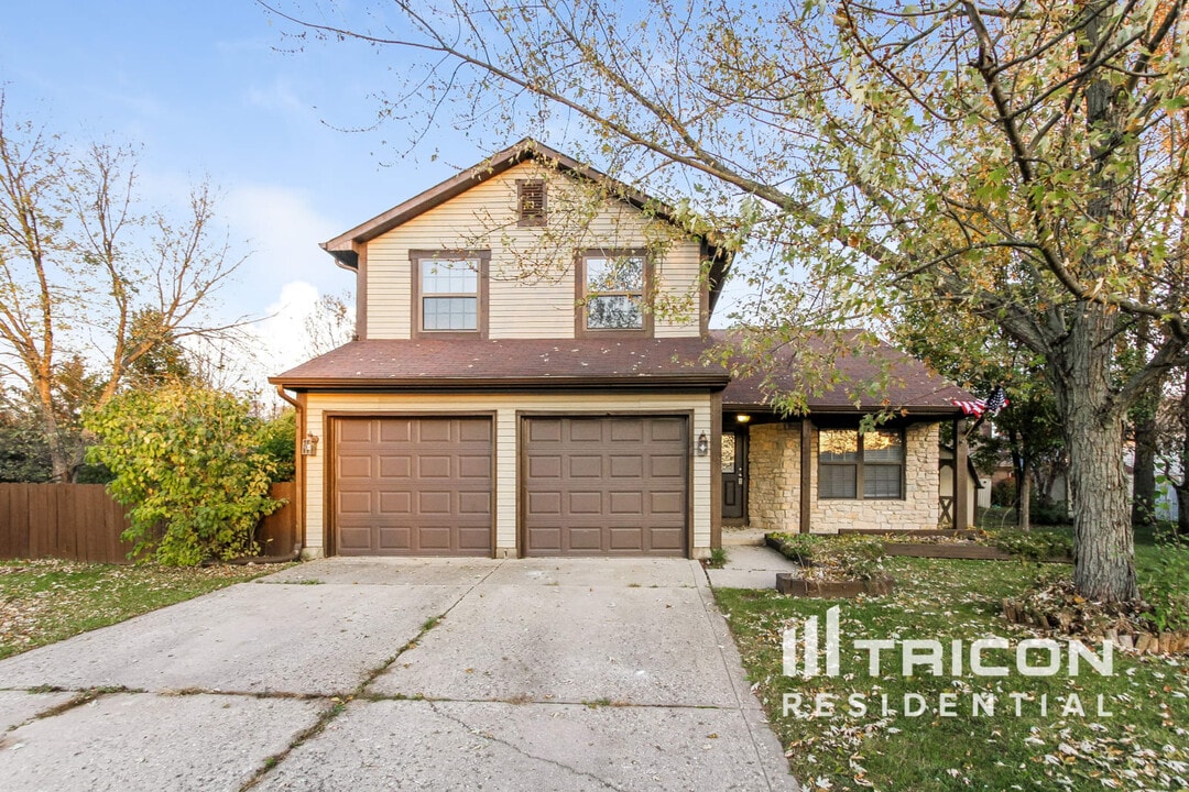 9113 Lansburgh Ct in Indianapolis, IN - Building Photo