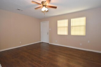 7331 Iwo Jima Rd in Houston, TX - Building Photo - Building Photo