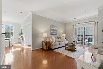 2465 Army Navy Dr in Arlington, VA - Foto de edificio - Building Photo