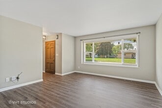 92 Circle Dr W in Montgomery, IL - Building Photo - Building Photo