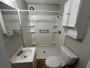 2319 G Ave in New Castle, IN - Foto de edificio - Building Photo