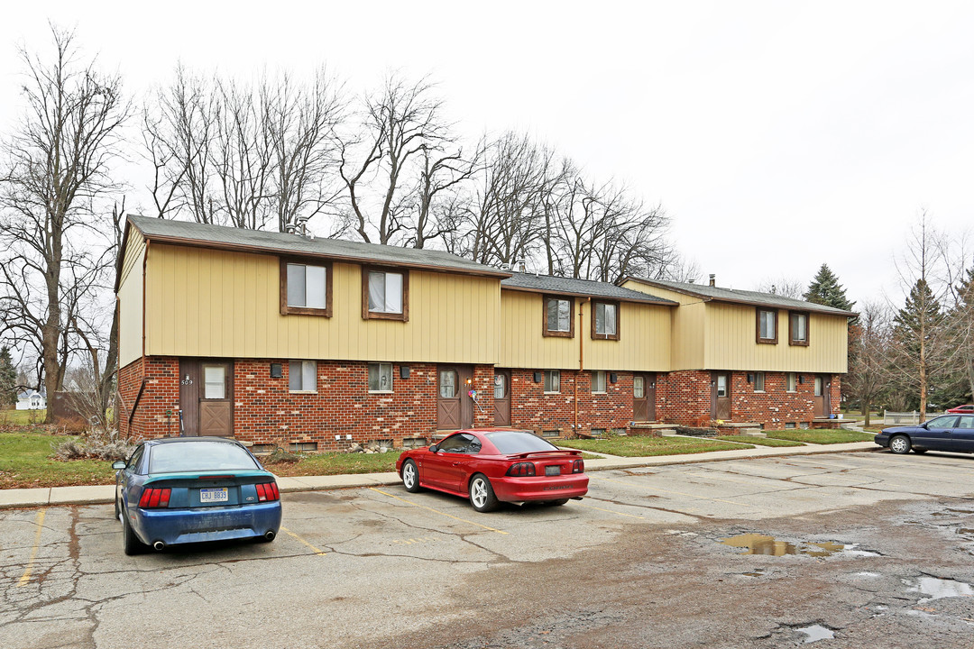 Charbridge Arbor Apartments in Lapeer, MI - Building Photo