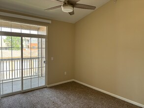 7440 S Blackhawk St, Unit 2-208 in Englewood, CO - Foto de edificio - Building Photo