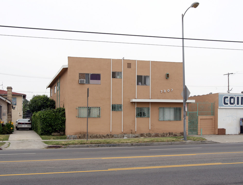 7307 S Figueroa St in Los Angeles, CA - Building Photo