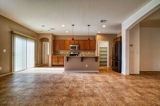 8013 San Mateo St in North Las Vegas, NV - Building Photo - Building Photo