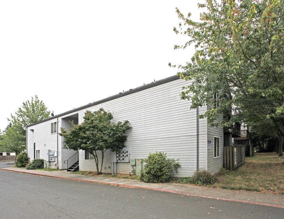 Concord Village Apartments in Portland, OR - Building Photo