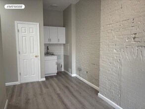 140 W 75th St in New York, NY - Building Photo - Building Photo