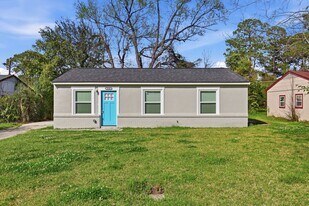 1520 Audubon Dr in Savannah, GA - Building Photo
