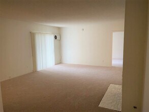 10931 Rose Ave in Los Angeles, CA - Building Photo - Building Photo