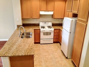 1800 E Lakeshore Dr in Lake Elsinore, CA - Building Photo - Building Photo