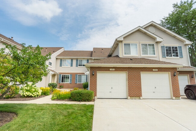 155 Sierra Pass Dr in Schaumburg, IL - Building Photo - Building Photo