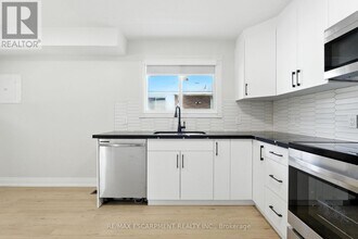 929 Upper Ottawa St in Hamilton, ON - Building Photo - Building Photo