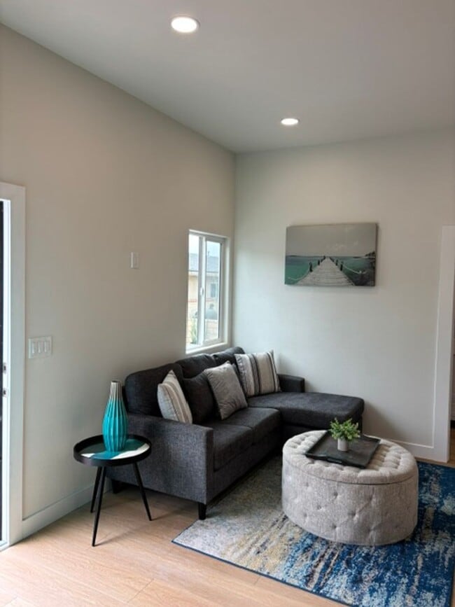 231 Doris Ave in Oxnard, CA - Building Photo - Building Photo