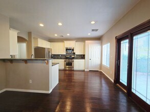 271 Echo Dell Ct in Henderson, NV - Building Photo - Building Photo