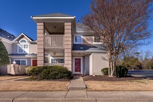 101 Queen Crescent Way in Williamsburg, VA - Building Photo