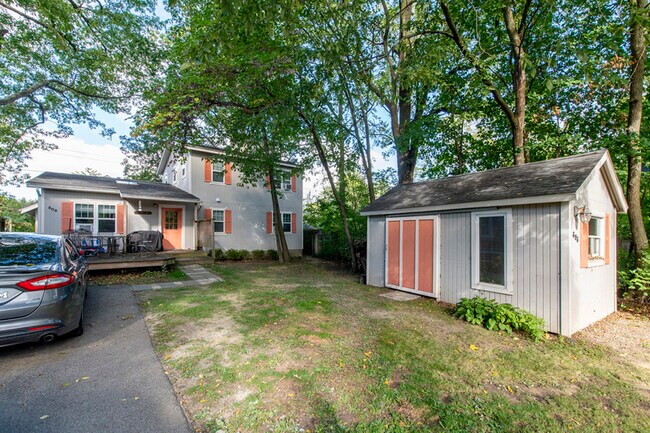 808 Hutchins Ave in Ann Arbor, MI - Foto de edificio - Building Photo