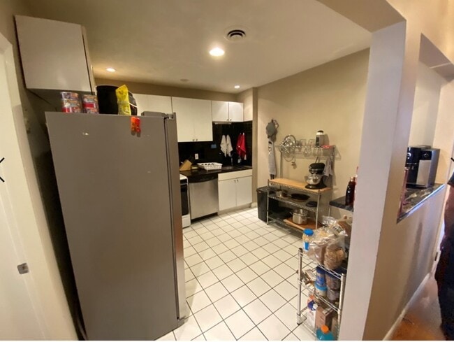 235 Washington St, Unit 2 in Brookline, MA - Building Photo - Building Photo