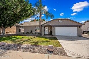 8017 E Cicero St in Mesa, AZ - Building Photo