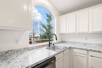 3066 SW Corbeth Ln in Troutdale, OR - Building Photo - Building Photo