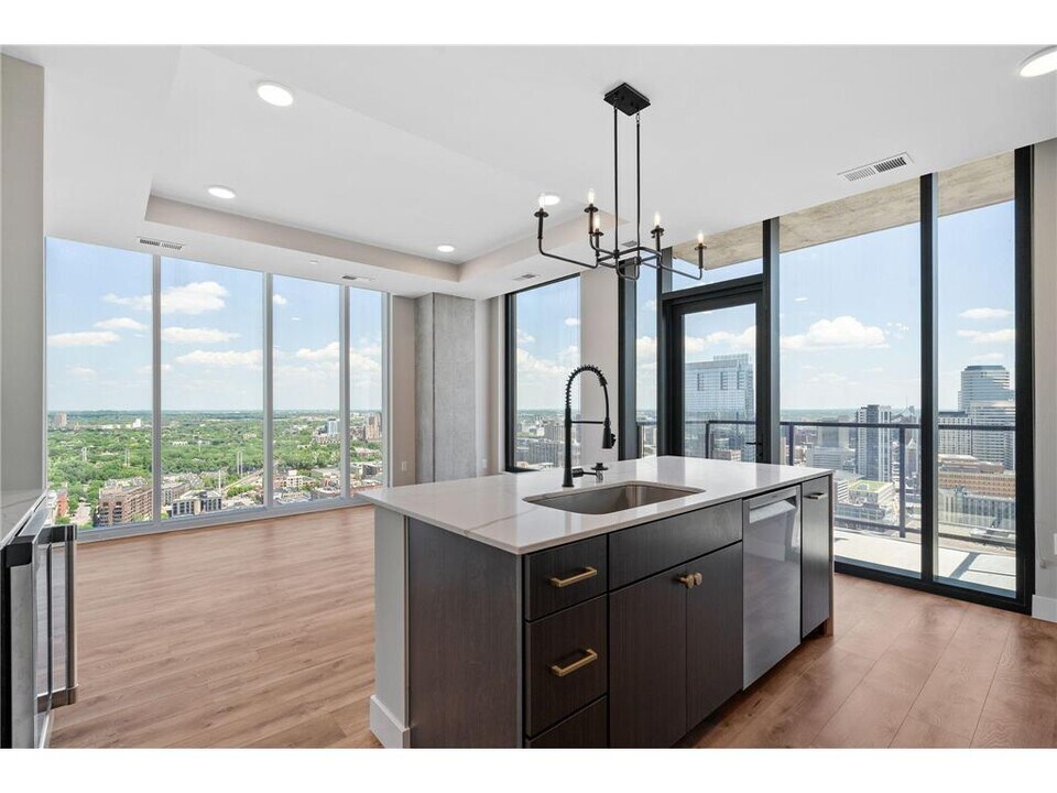 360 N 5th St in Minneapolis, MN - Building Photo