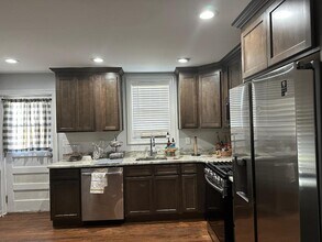 242 Grove St in Woodbridge, NJ - Building Photo - Building Photo