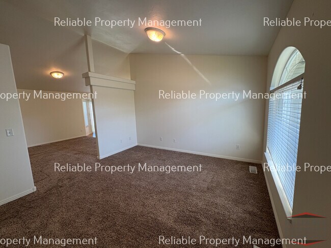 1150 Kingswood Cir in Ammon, ID - Building Photo - Building Photo