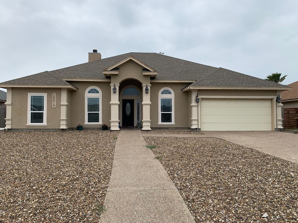 15517 Escapade St in Corpus Christi, TX - Building Photo