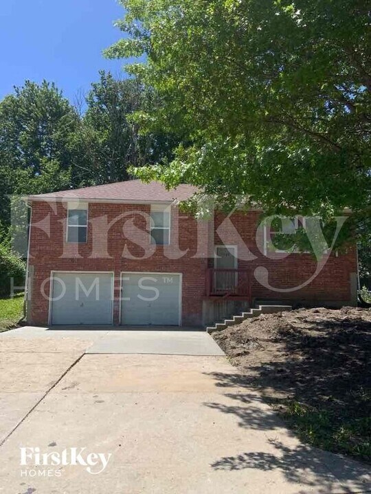 1708 NE Balboa St in Lee's Summit, MO - Building Photo
