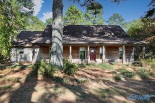 1307 Lindsay Ln S in Athens, AL - Building Photo
