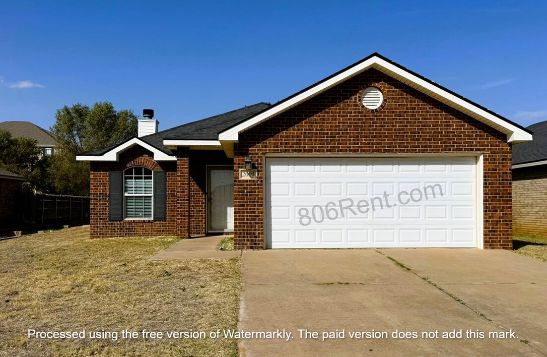 2004 100th St in Lubbock, TX - Foto de edificio