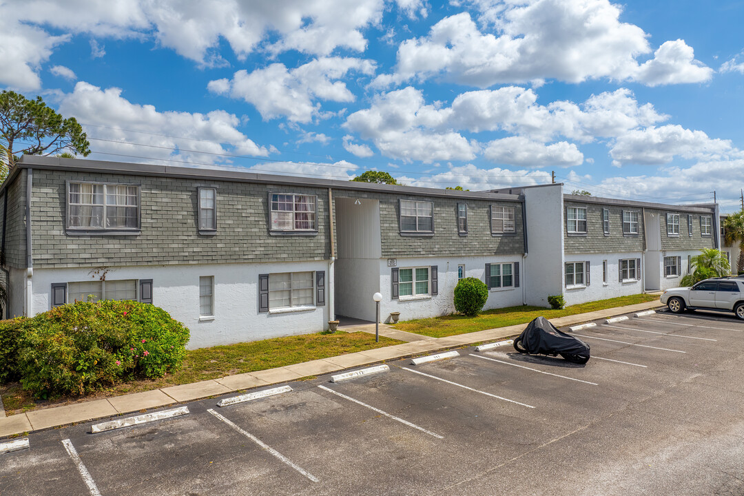 Golfside Villas in Winter Park, FL - Building Photo