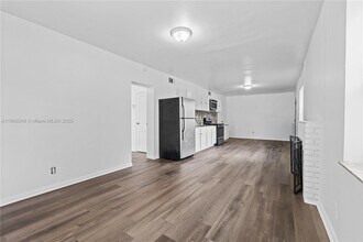 201 S Biscayne River Dr in Miami, FL - Building Photo - Building Photo