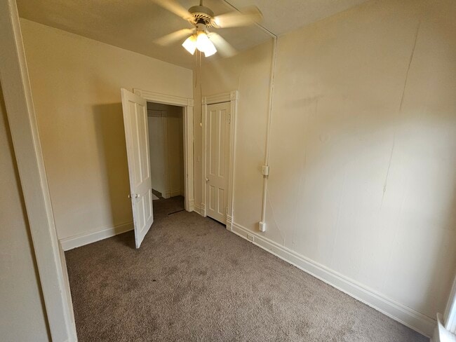 116 Oak St, Unit Apt 2 in Dowagiac, MI - Foto de edificio - Building Photo