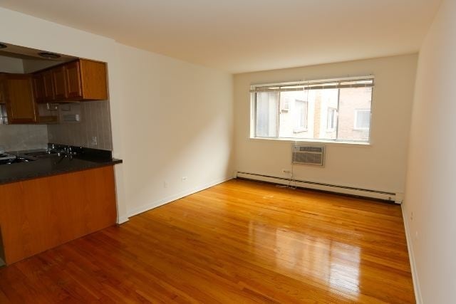 533 W Aldine, Unit A00C in Chicago, IL - Foto de edificio - Building Photo