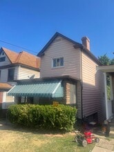 827 E 10th Ave in Homestead, PA - Building Photo - Building Photo