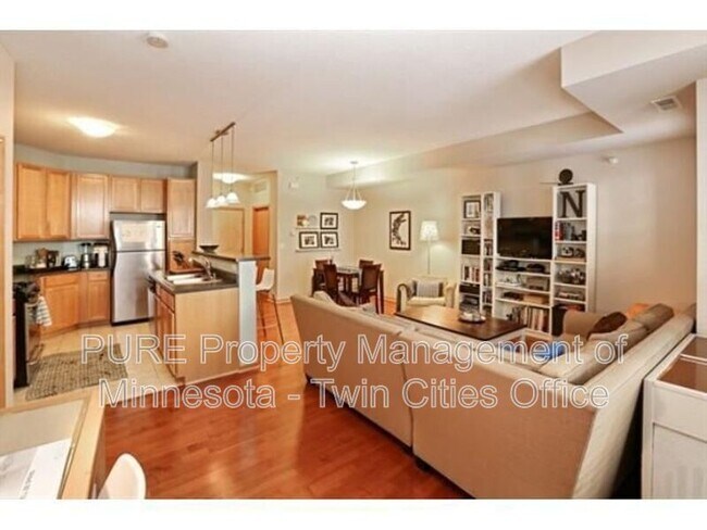 2565 Franklin Ave in St. Paul, MN - Building Photo - Building Photo